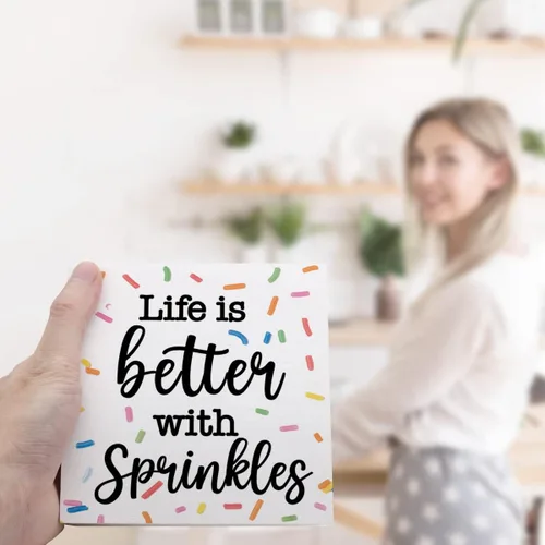 Vista 6 de Letrero de madera con texto en inglés "Life with Sprinkles", decoración de casa de muñecas, divertido letrero de madera para panadería, guardería