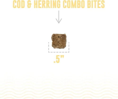 Vista 3 de Icelandic+ Bacalao y arenque Combo Bites Dog Treat Bolsa de 3.0 onzas Air-Dried Sustainably Sourced Fish Snacks, High Omega-3 for Skin & Coat