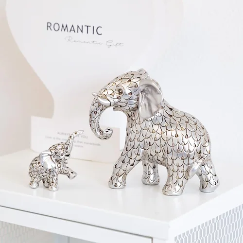 Vista 2 de Estatua de elefante plateado vintage. Figuras de elefante que inspiran buena suerte, salud. Regalos únicos de elefante para mujeres, mamás. Adornos