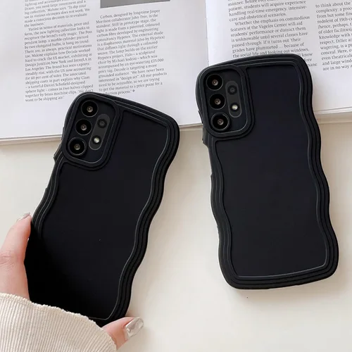 Vista 5 de UEEBAI Funda de silicona con marco ondulado para Samsung Galaxy A13 5G, lindo marco ondulado, ajuste delgado, a prueba de golpes, funda suave y Negro