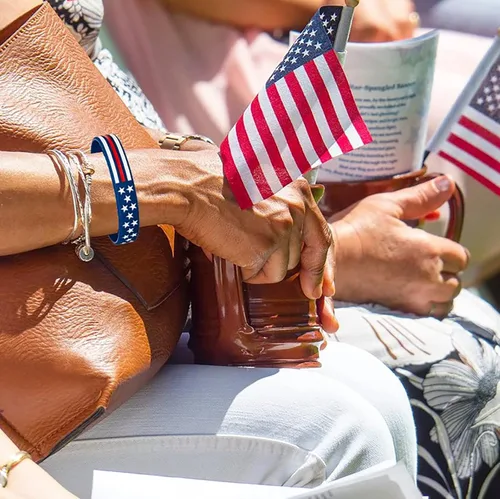 Vista 5 de COYOUCO Paquete de 10 pulseras con la bandera estadounidense, fina línea roja, de goma de silicona, para americanismo, patriótico, vacaciones