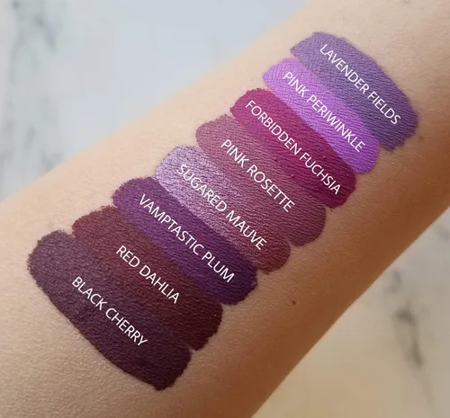 Vista 2 de Aromi Lápiz labial líquido negro cereza mate - Color de labios ciruela granate para mujer (cereza negra)