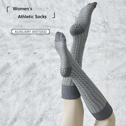Vista 4 de DETECTIVER Paquete de 3 calcetines de yoga antideslizantes hasta la rodilla, calcetines largos con agarres, calcetines de hospital para mujeres