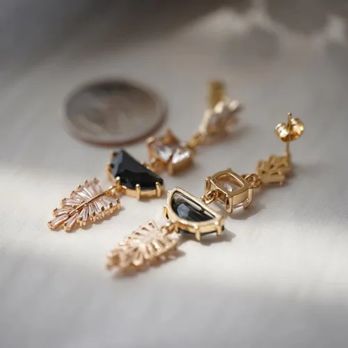 Vista 7 de Aretes colgantes de araña Art Deco para novias, accesorios de los años 20, aretes de boda vintage, aretes formales, diseño geométrico brillante