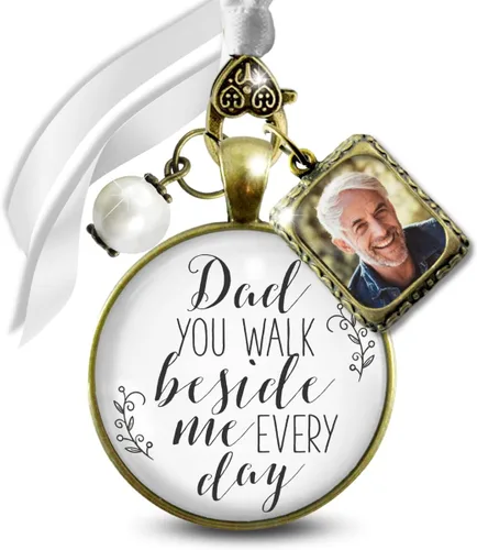 Vista 11 de Gutsy Goodness Ramo de novia Charm Dad You Walk Beside Me Memorial Wedding Remembrance Charm Marco de fotos en memoria del padre Marco de fotos