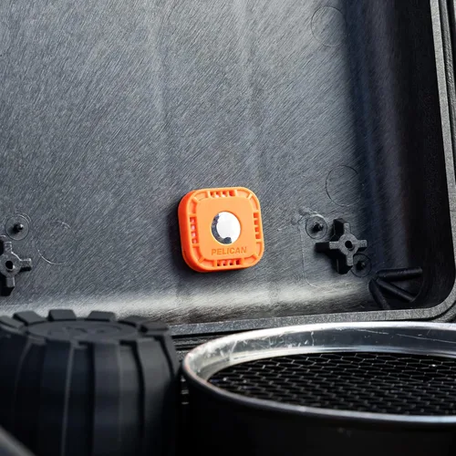 Vista 8 de Pelican Protector - Paquete de 4 soportes para Apple AirTag Funda Air Tag con adhesivo 3M Funda resistente a prueba de golpes para AirTag Stick