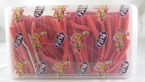 Vista 3 de Tuberoos - Palitos de regaliz agrio rellenos de fondant blanco de color rojo, sabor artificial, 200 piezas