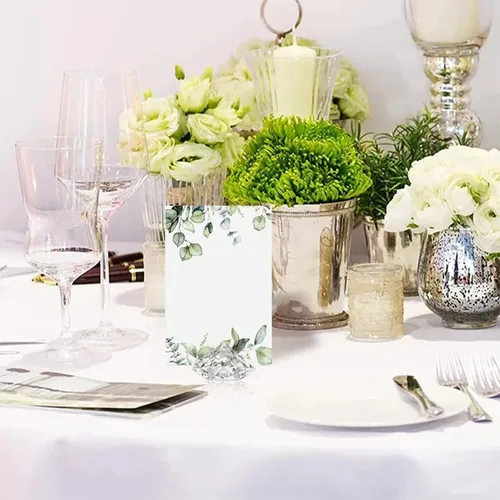 Vista 3 de 24 tarjeteros acrílicos con diamantes para bodas y eventos Acabado cristalino, diseño de base estable, material transparente, estructura ligera