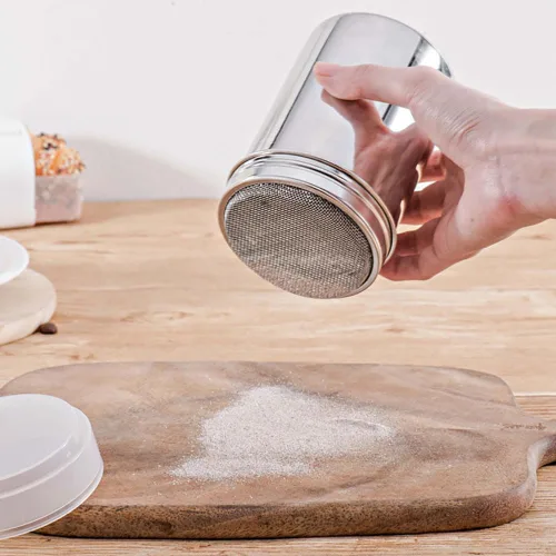 Vista 3 de Coctelera de acero inoxidable en polvo y azúcar, sal y pimienta, condimentos y especias con tamiz de tapa para canela, cacao y palomitas de maíz