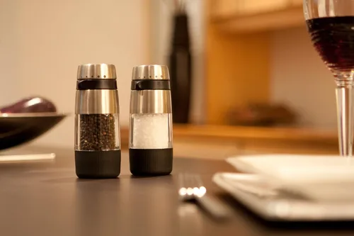 Vista 3 de OXO Good Grips Accent - Molinillo acentuado libre de suciedad, tamaño único, Moledor de pimienta