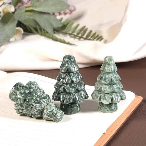 Vista 2 de Mini adorno de mesa de árbol de Navidad de mano de 1.97 pulgadas, decoración de escritorio para reiki de Navidad, cristal curativo Feng Shui, piedra