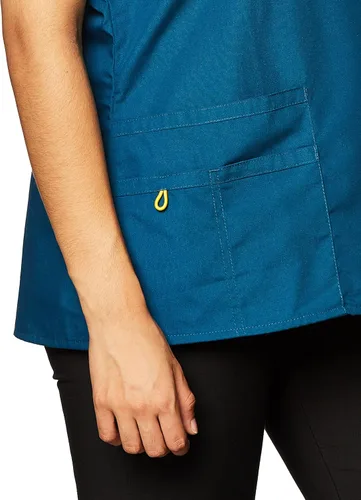Vista 2 de WonderWink Charlie Uniformes médicos de 5 bolsillos, con cuello en Y para mujer