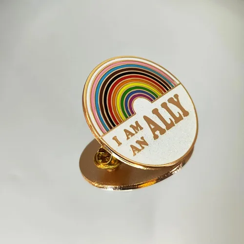 Vista 7 de Arturbo Bandera del Orgullo LGBTQ - Broches de solapa esmaltados de arco iris, insignias divertidas para ropa, bolsas, mochilas, sombreros