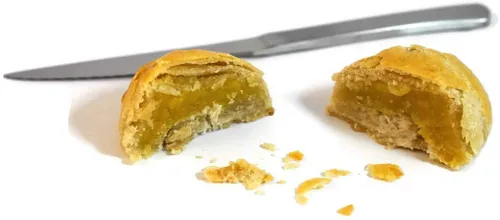 Vista 2 de Gwenie's Pastries, Mongo Hopia (1 paquete/5 piezas por paquete) Consumir en 5 días o refrigerar