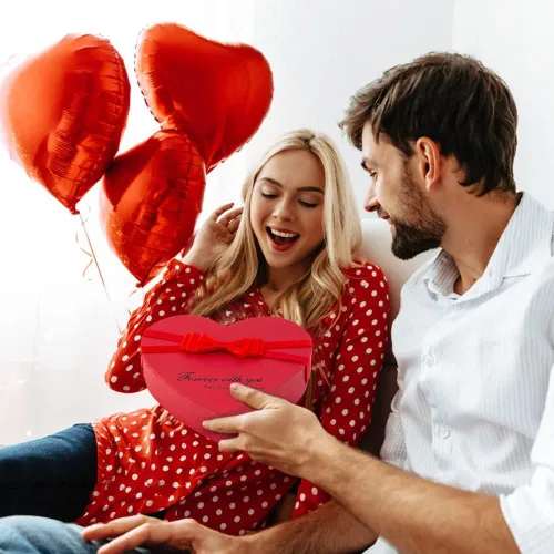 Vista 3 de Surakey Caja de regalo de rosas románticas con bonito oso de peluche y etiqueta I Love You en forma de corazón, pétalo de cuerpo de baño perfumado