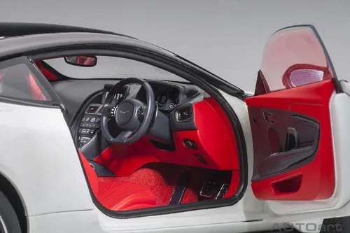 Vista 3 de Autoart Aston Martin DB11 Morning Frost White Metallic con parte superior negra e interior rojo modelo 1/18