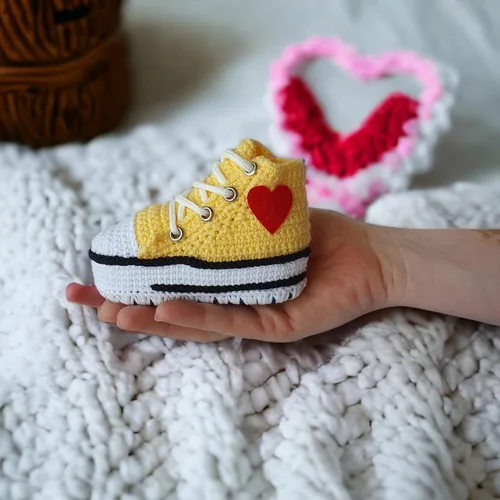 Vista 7 de Handmade Yellow Crochet Baby Sneakers Booties, Unique Gender-Neutral Newborn Socks, Customizable Baby Shower Gift, Custom Baby Gifts, Baby Girl/Boy