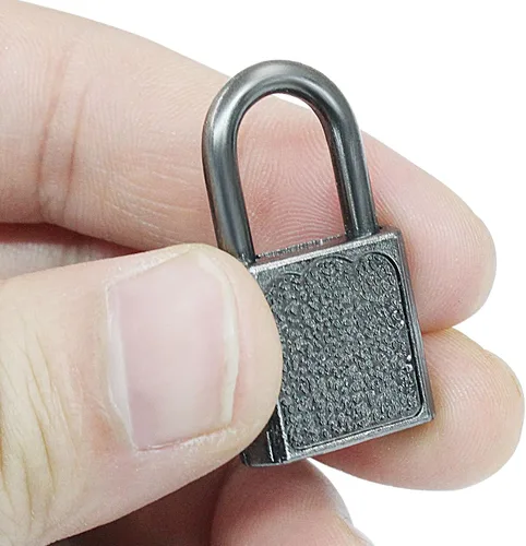 Vista 4 de Litoexpe 10 cerraduras pequeñas para equipaje pequeño con llaves, candado pequeño de metal, equipaje sólido para decoración de cajas de joyería Negro