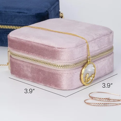 Vista 7 de SoleGood Joyero pequeño de terciopelo de felpa, organizador de almacenamiento de collares, anillos, mini joyero, organizador de viaje para mujeres