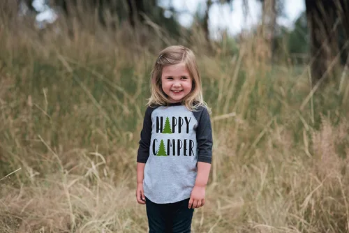 Vista 4 de 7 ate 9 Apparel Camiseta de camping Happy Camper para niños al aire libre
