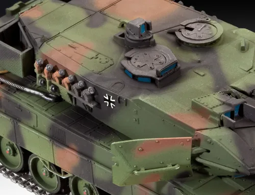 Vista 6 de Revell of Germany Kit de modelo de plástico Leopard 2 A6M