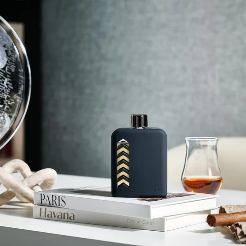 Vista 2 de Juego de petacas de vidrio Le’raze para hombres y mujeres - Botella de petaca con corcho y sellos de silicona para whisky, licor, alcohol - Incluye