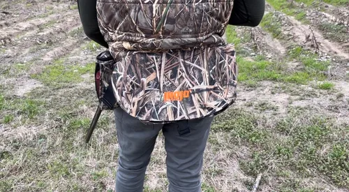 Vista 6 de MOJO Outdoors Dove - Cangurera impermeable con bolsillo para teléfono celular