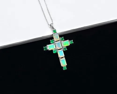 Vista 2 de Collar con colgante de cruz sagrada con corte de ópalo Welo etíope natural y esmeralda zambiana, plata de ley 925, piedra natal de octubre, joyería