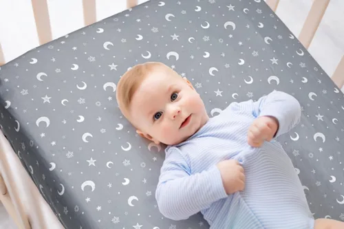 Vista 2 de Juego de 4 sábanas para cuna, diseño neutro de estrella y luna, unisex, para bebé, para niños o niñas, luna