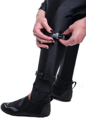 Vista 5 de Cuchillo de seguridad de buceo de acero inoxidable con correas ajustables de liberación rápida para las piernas y funda de bloqueo, hoja de 5