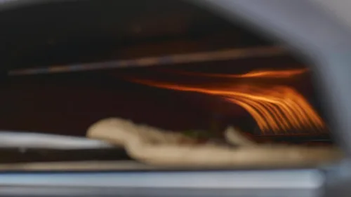 Vista 9 de Horno de pizza Ooni Koda 2 de gas – Horno de pizza al aire libre de 14" cocina pizza en 60 segundos, incluye regulador de 28 mBar y manguera de gas