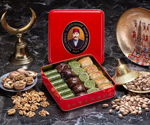Vista 2 de Hafiz Mustafa 1864 Istanbul Baklava - Caja de pastelería - Bocadillos de postre de Baklava horneados hechos de hojas de masa filo fresca, pistacho