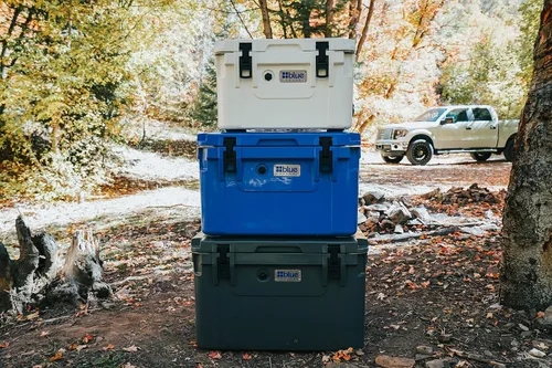 Vista 4 de Blue Coolers Ark Series 100-110 Quarts, enfriador de hielo moldeado por roto Gran baúl de hielo con capacidad para hasta 10 días