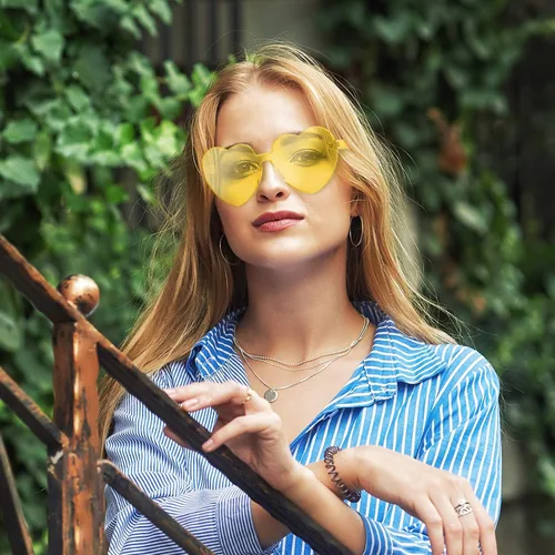 Vista 7 de Maxdot - Lentes de sol transparentes sin marco con forma de corazón para fiestas