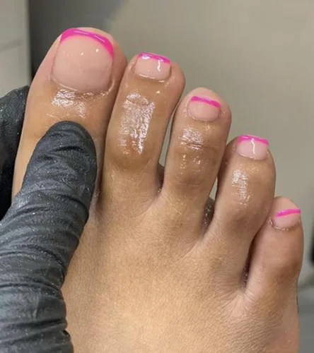 Vista 9 de Uñas postizas a presión para los dedos, color rosa intenso, color sólido, para verano, uñas postizas, kit de pedicura para mujeres, 28 piezas