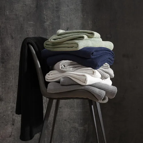 Vista 4 de Kenneth Cole - Manta tamaño King, manta de algodón 100% texturizado de rejilla de gofre para cama o sofá, ligera y transpirable para comodidad Negro