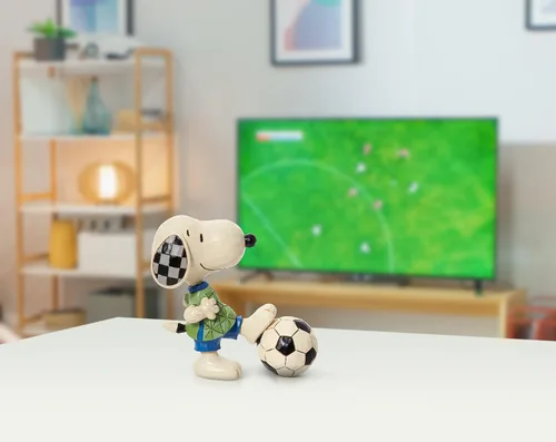Vista 6 de Enesco Peanuts by Jim Shore Snoopy Playing Soccer - Figura en miniatura, 3.25 pulgadas, multicolor