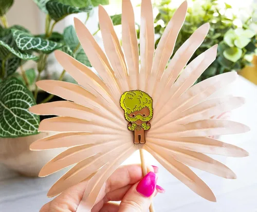 Vista 5 de Marvel Studios I Am Groot - Pin esmaltado exclusivo de edición limitada Broche de metal accesorios para mochila, ropa, sombreros Regalos