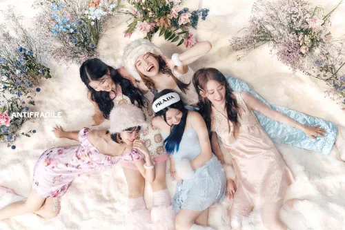 Vista 7 de LE SSERAFIM ANTIFRAGILE 2nd Mini Album 3 Version SET 1p Folding Poster On Pack+112p Booklet+1p PhotoCard+1p PostCard+1ea Sticker+3ea ANTIFRAGILE