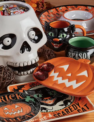 Vista 2 de Juego de 4 tazas de Halloween – Tazas de café de cerámica espeluznantes con diseños vintage de truco o trato – gato negro, esqueleto, calabaza