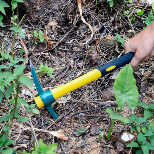 Vista 6 de KEILEOHO Azada de mattock de 15 pulgadas, hacha forjada para jardín con mango de goma, azada de mattock para jardinería, aflojar el suelo, acampar