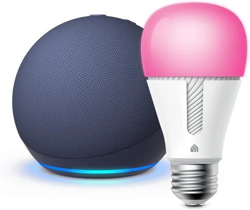 Vista 2 de Echo Dot (5ª generación, versión 2022) en paquete Deep Sea Blue con bombilla de color inteligente TP-Link Kasa