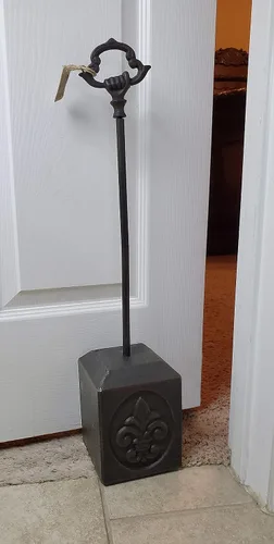 Vista 9 de LuLu Decor, Tapón decorativo para puerta de perro de hierro fundido con mango
