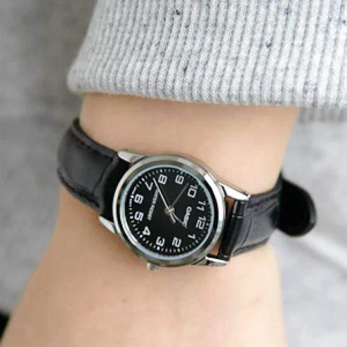 Vista 4 de Casio - Reloj de cuarzo japonés con correa de piel de becerro negro 12 modelo EAW-LTP-V001L-1BUDF