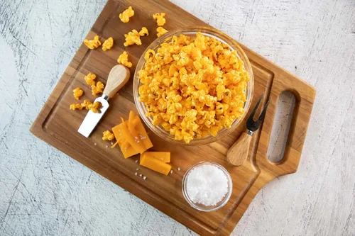 Vista 2 de Palo Popcorn Palomitas de maíz cheddar de tocino, bolsas de 6 onzas (paquete de 6)