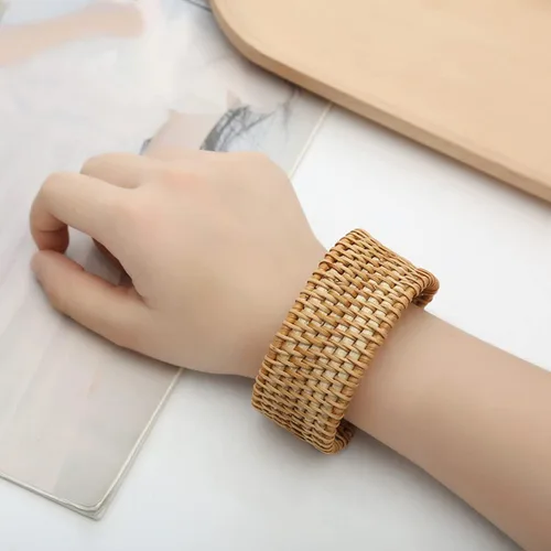 Vista 4 de Pulsera de ratán tejida a mano para mujeres y niñas, bohemia, ligera, hecha a mano, gruesa, de cara ancha, pajita de mimbre tejida étnica, tribal