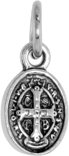Vista 3 de Collar con medalla de San Benito de plata de ley ovalada de 3/8 pulgadas, acabado oxidado, disponible con o sin cadena