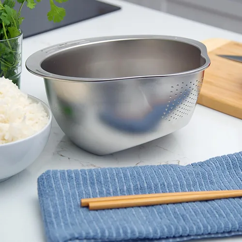 Vista 7 de Joyce Chen Tazón Colador de Arroz de Acero Inoxidable Lavador de Arroz Colador