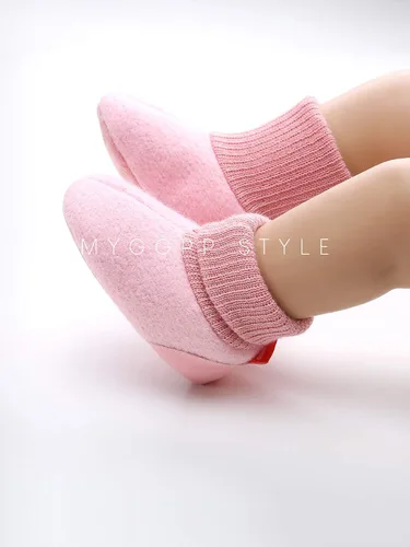 Vista 3 de myppgg Botines de forro polar para bebé y niña, para recién nacidos, acogedores, calcetines cálidos de invierno, antideslizantes, suela suave
