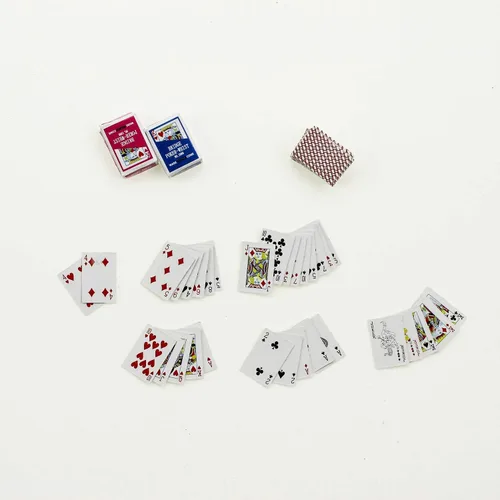 Vista 2 de Juego de cartas de póquer en miniatura a escala de casa de muñecas 1:12, mini barajas de juego (2 piezas K)